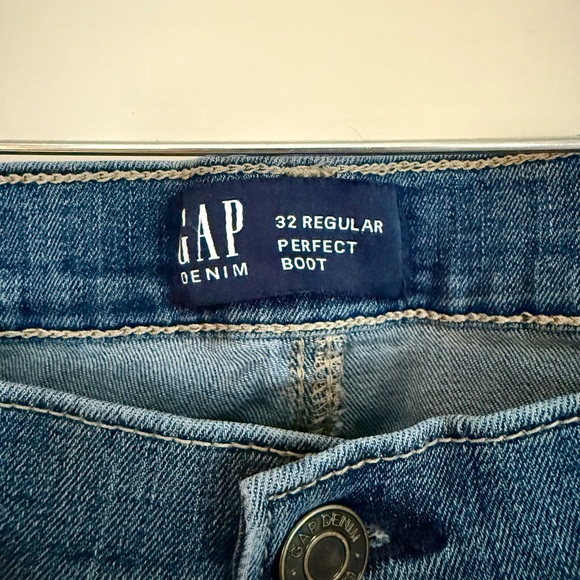 GAP Women's Regular Bootcut Blue Jeans - Picture 3 of 4